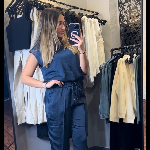 Slightly padded blouson top - Picture 4 of 4